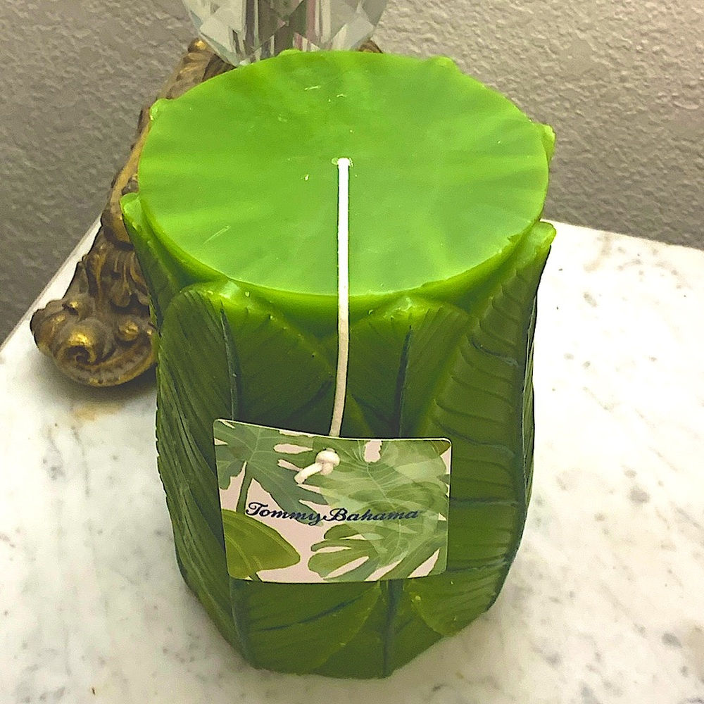 TOMMY BAHAMA PILLAR GREEN LEAVES 30 oz NEW 1 WICK